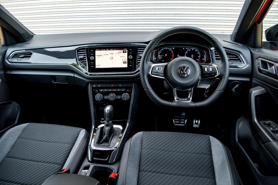 Торпедо Volkswagen T-Roc R-Line 2017 года  (UK) (фото 11 из 33)
